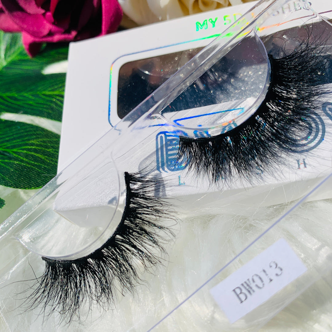 5D Mega Volume False Lashes: Featherlight & Stunningly Dramatic BWOW013